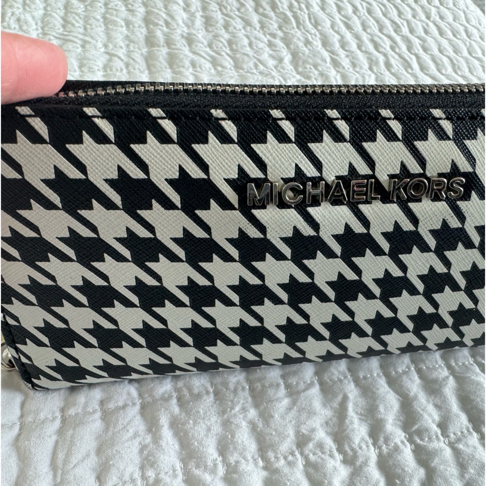 MICHAEL KORS houndstooth wallet like new